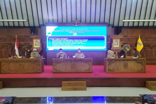RAPAT SOSIALISASI PERATURAN BUPATI KLATEN TENTANG PENDELEGASIAN SEBAGIAN KEWENANGAN BUPATI KEPADA CAMAT