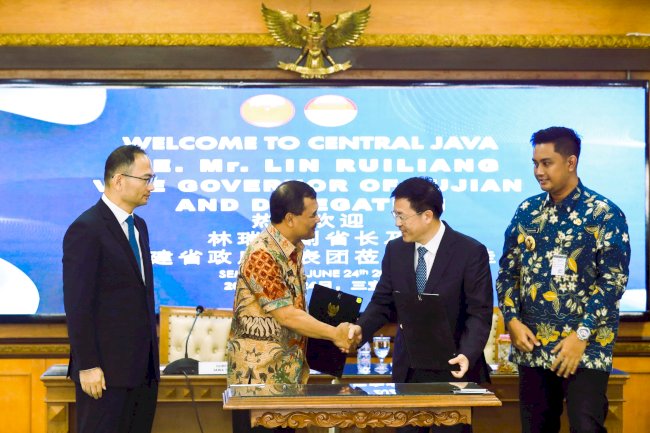 Penandatanganan kerja sama oleh Bupati Klaten dengan perwakilan Kabupaten Nanjing, Tiongkok