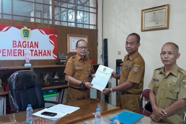 Penyerahan dokumen Kesepakatan Bersama Pemkot dan Pemkab SUBOSUKAWONOSRATEN