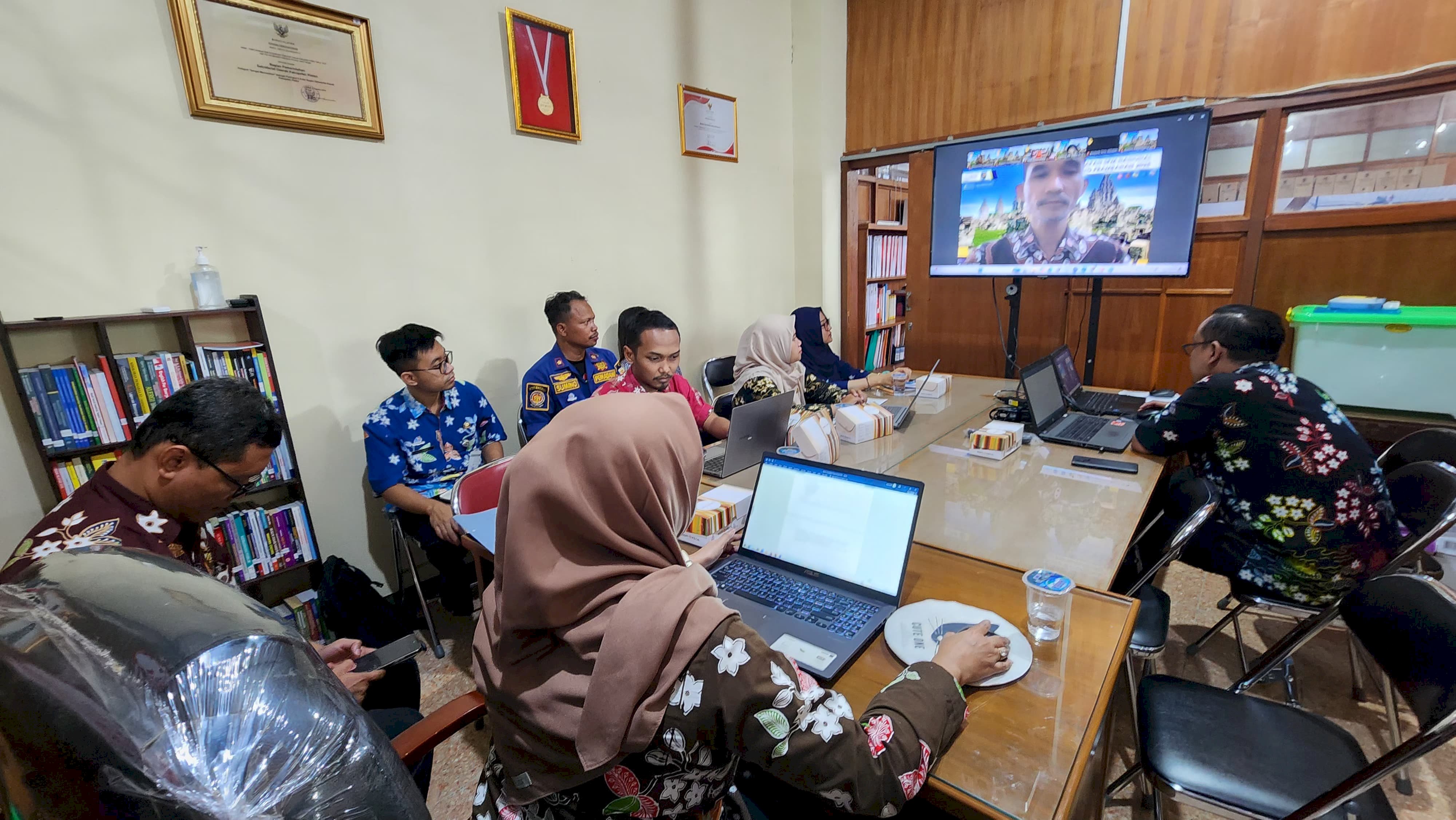 Sosialisasi Surat Edaran Menteri Dalam Negeri tentang Penetapan Target Jumlah Warga Negara dan Mutu Minimal Layanan SPM