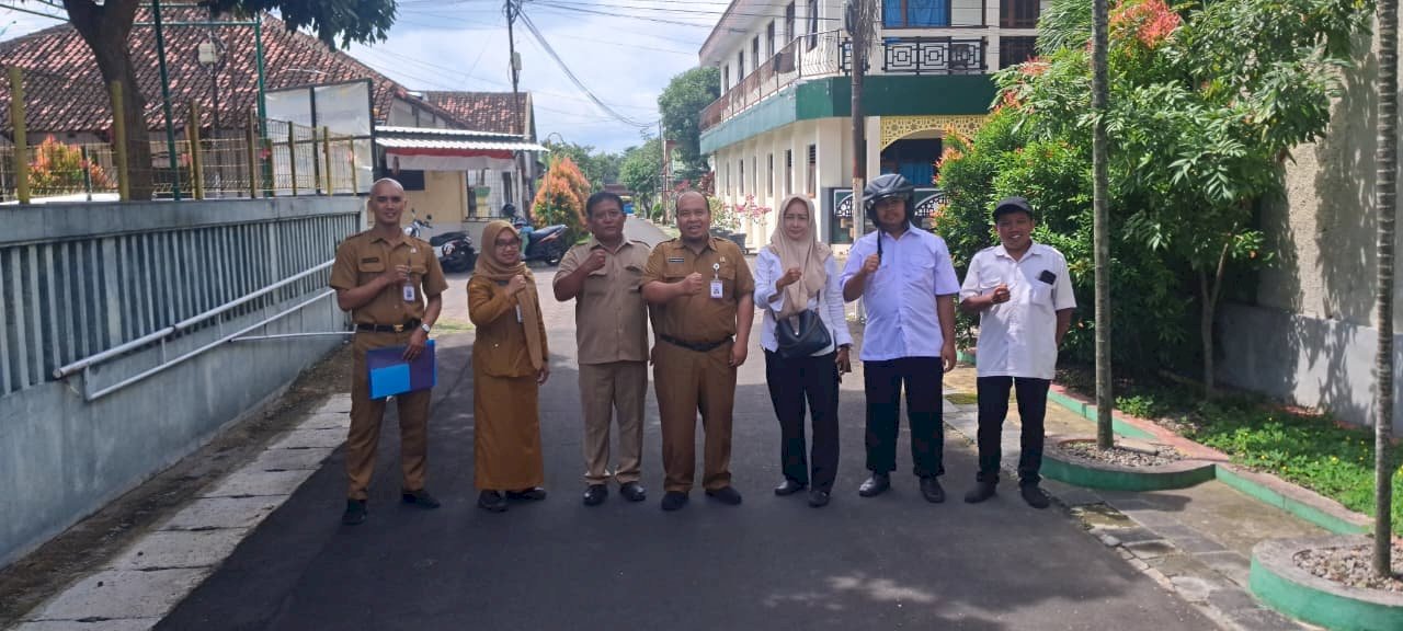 Monitoring dan Evaluasi Kegiatan Pembangunan Sarana dan Prasarana Kelurahan dan Pemberdayaan Masyarakat hari ke 1